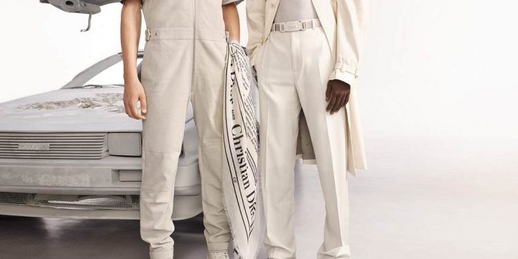 Màu trắng thường xuyên xuất hiện trong các outfits phi giới tính