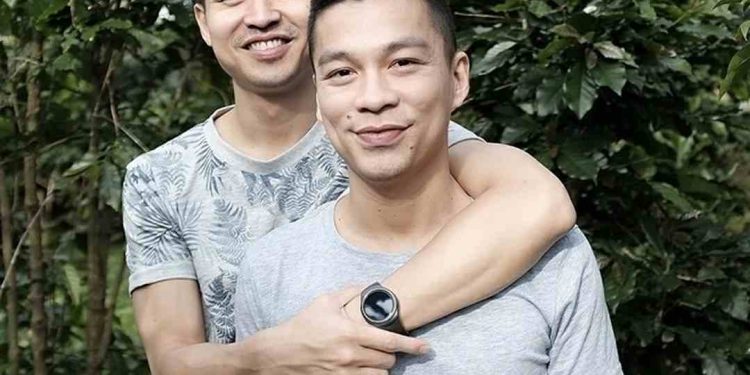 Cặp đôi nhà thiết kế Adrian Anh Tuấn và doanh nhân Sơn Đoàn