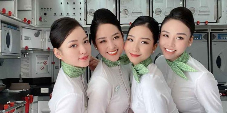 Cách tăng thu nhập và phát triển sự nghiệp khi làm tiếp viên hàng không