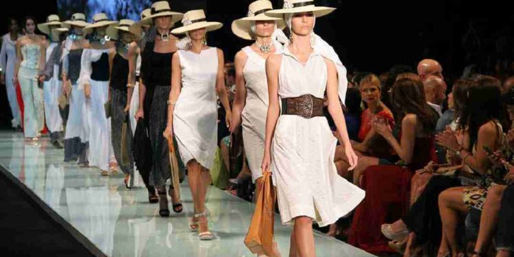 Người mẫu RunWay cần tạo ra một ảnh hình thu hút và ấn tượng trên sân khấu
