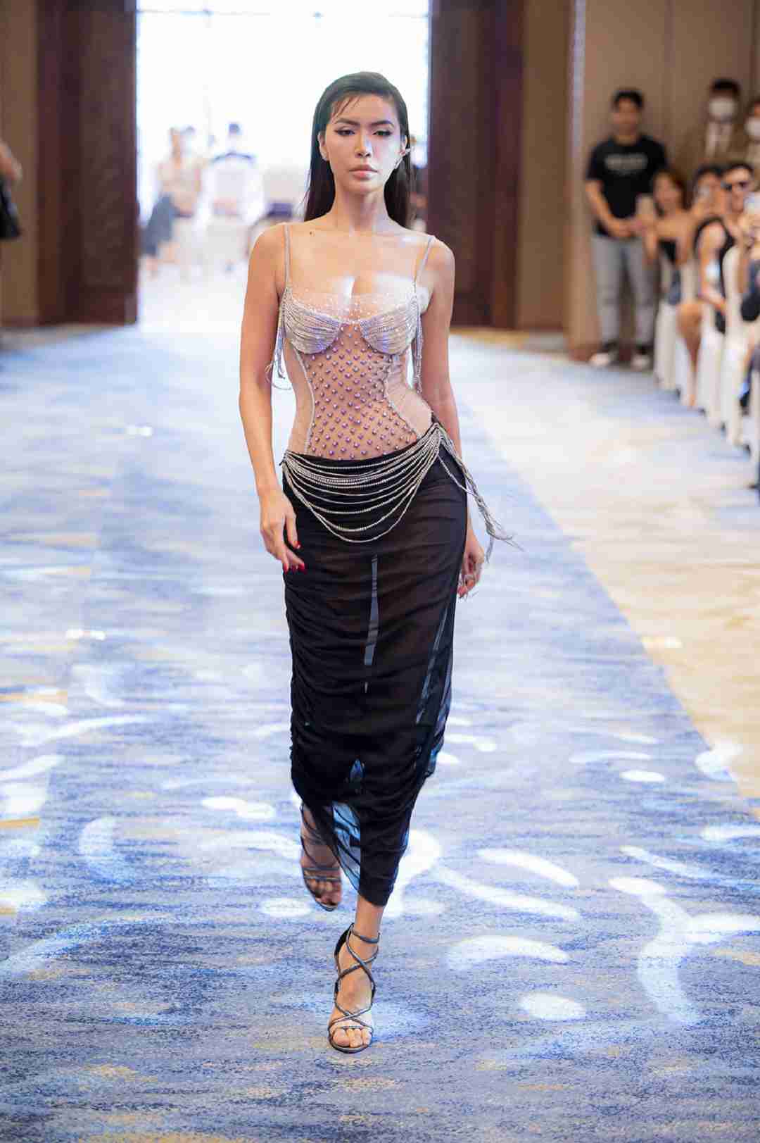 Người mẫu RunWay cần làm quen với các thiết kế và phong cách thời trang