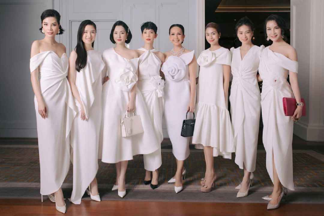 Cách nhà thiết kế thời trang Việt Nam sáng tạo và ấn tượng.