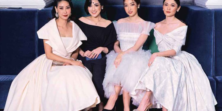 Những nét đặc trưng của thiết kế thời trang của nhà thiết kế nổi tiếng Việt Nam.